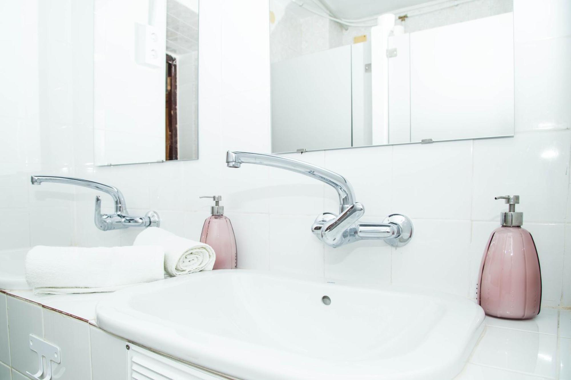Onefam Catedral Hostel Seville Ngoại thất bức ảnh
