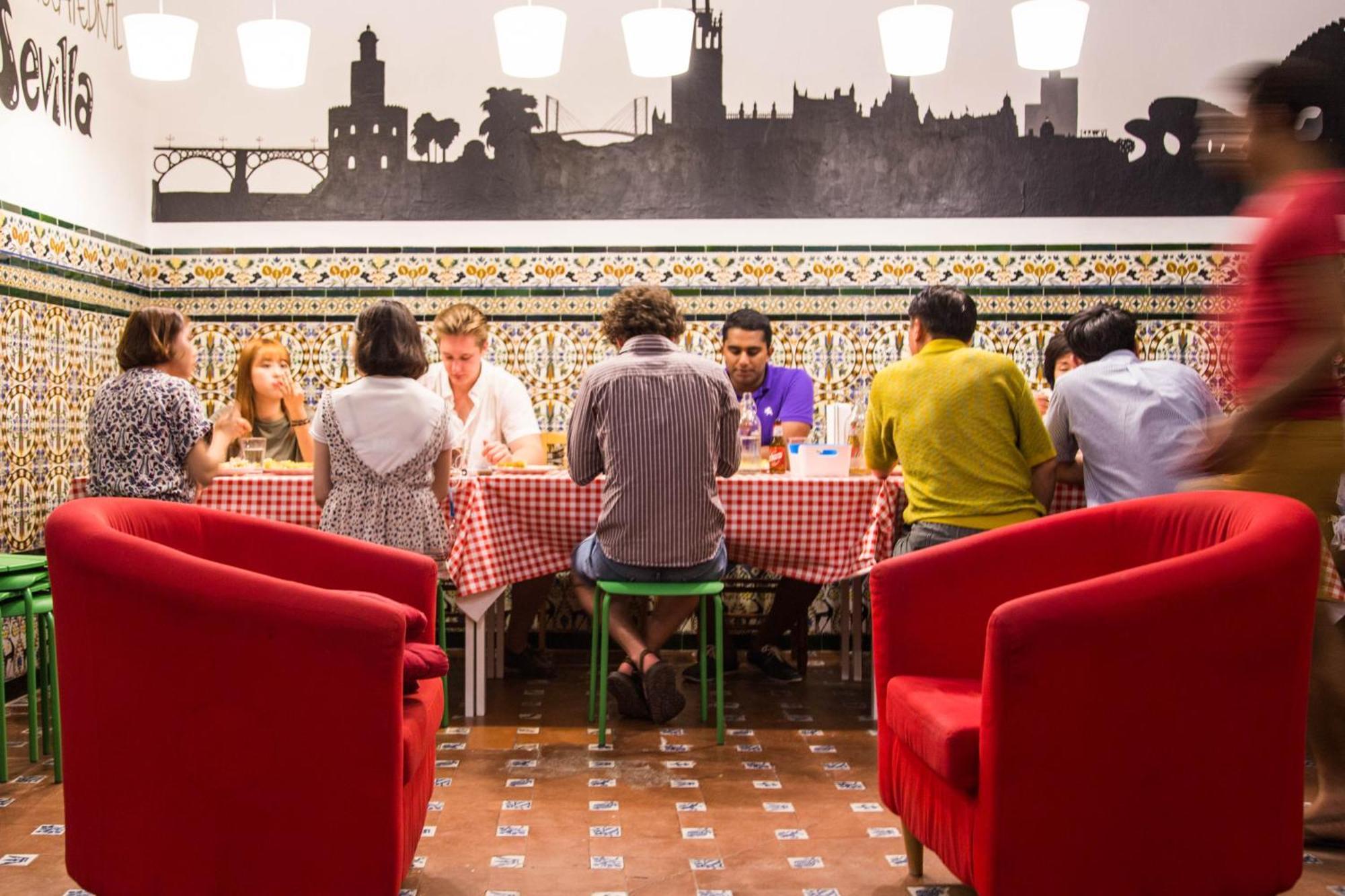 Onefam Catedral Hostel Seville Ngoại thất bức ảnh