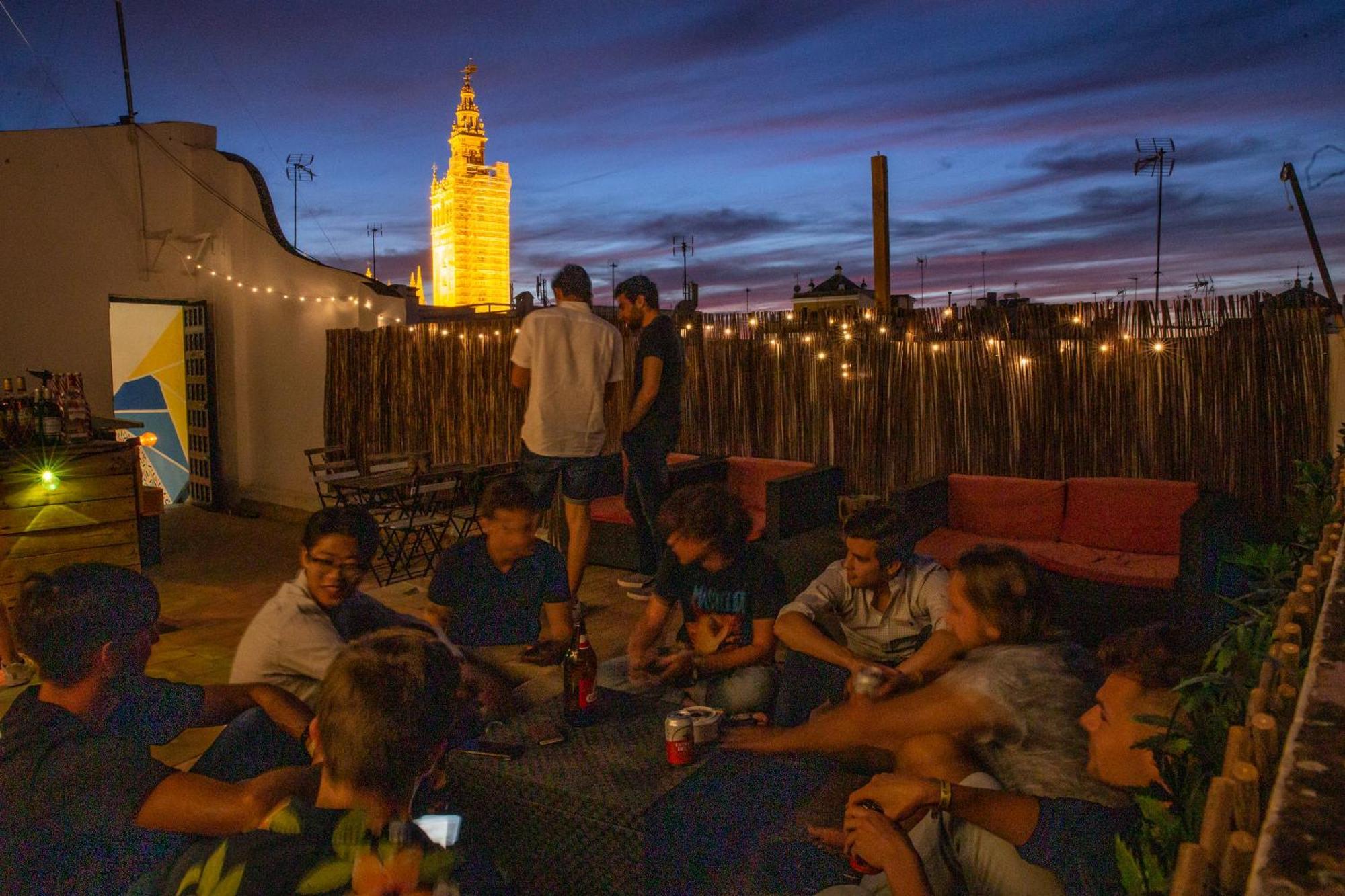 Onefam Catedral Hostel Seville Ngoại thất bức ảnh