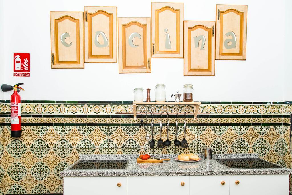 Onefam Catedral Hostel Seville Ngoại thất bức ảnh